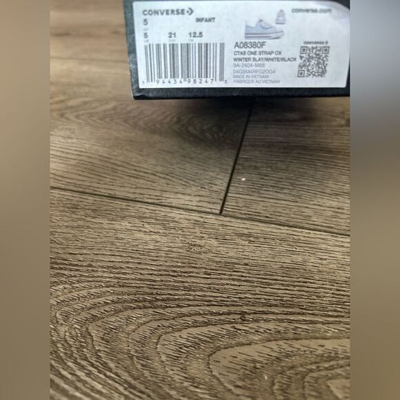 Converse Green and White Slip-On Sneakers with Rainbow Heart Design - Picture 5 of 6